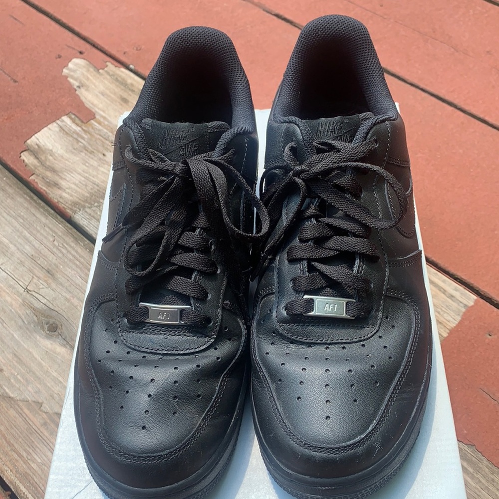 I’m selling black air forces in a size 9 in mens.